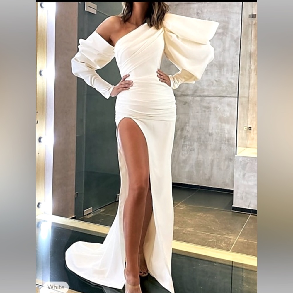 Brand new / never worn prom / evening gown size 10 US